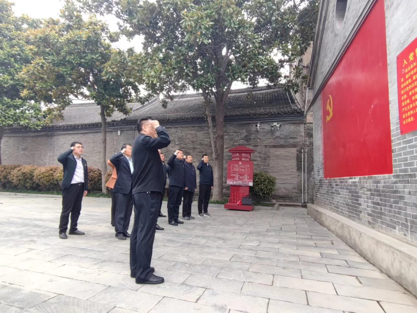 C:/Users/Administrator/Desktop/重温入党誓词1.jpg重温入党誓词1