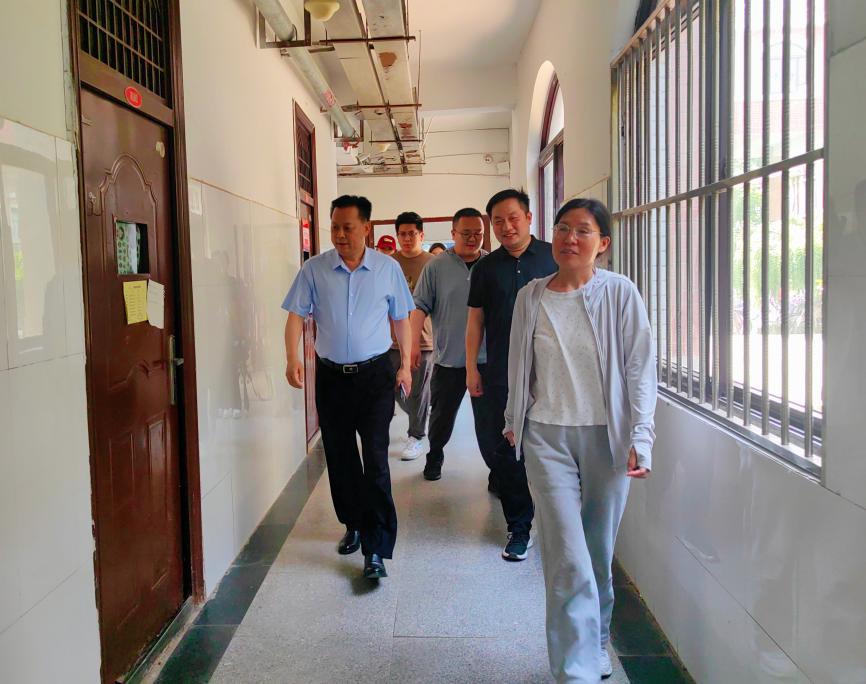 81b4819b3f1f54b12b41e274364e38b