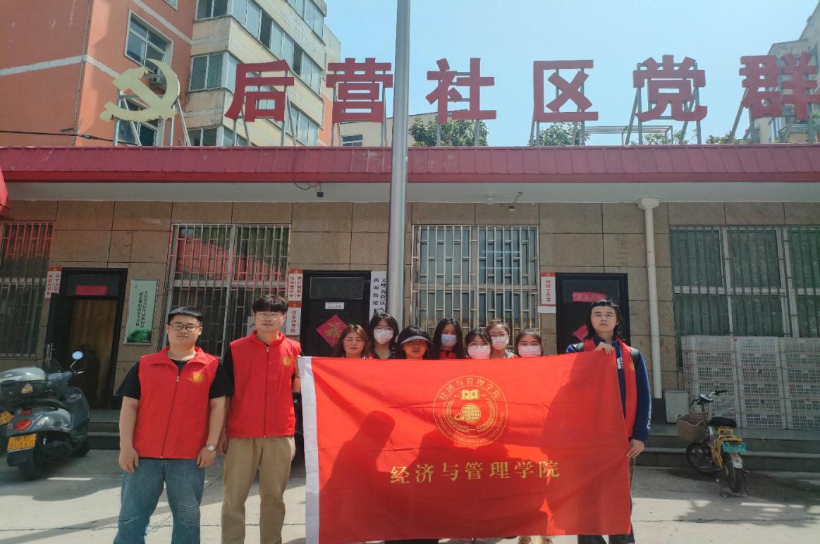 男人和女人站在街道上

中度可信度描述已自动生成