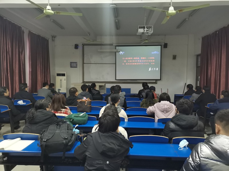 教职工观影.jpg 教职工观影.jpg