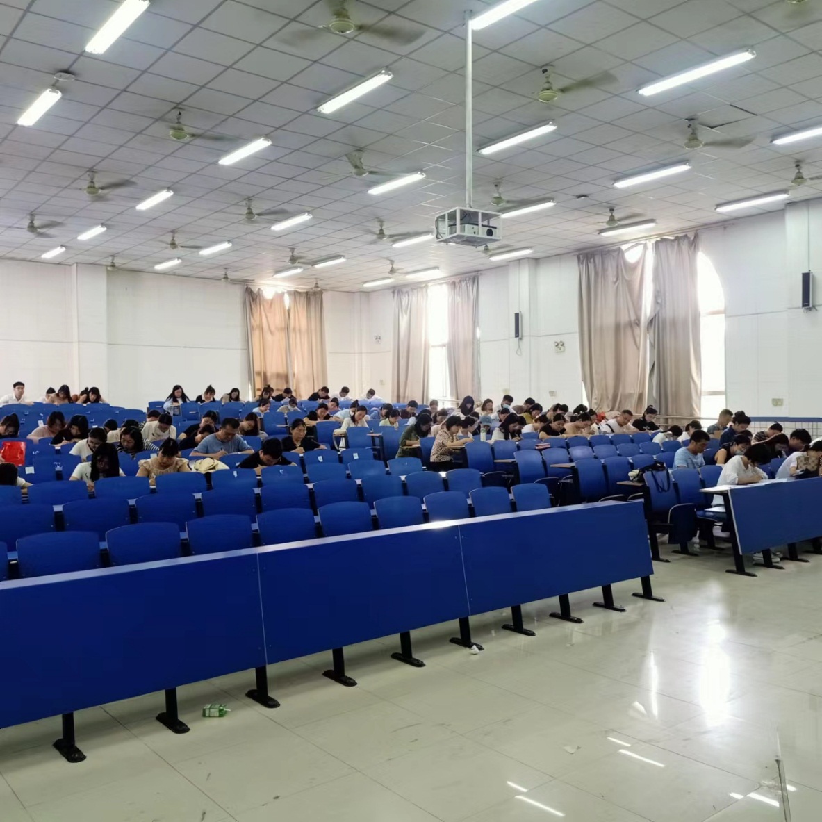 F:\人文管理学院\2022-2023-2\新闻\评估考试\定 (2).jpg