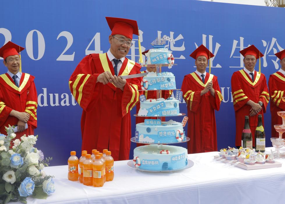 8ba7073a3792332da433eb136fb4e06