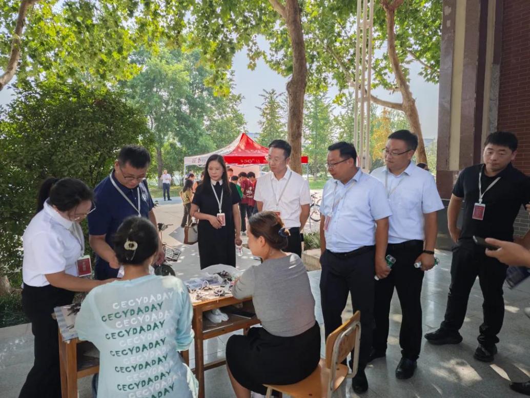 集团领导走访查看迎新工作情况