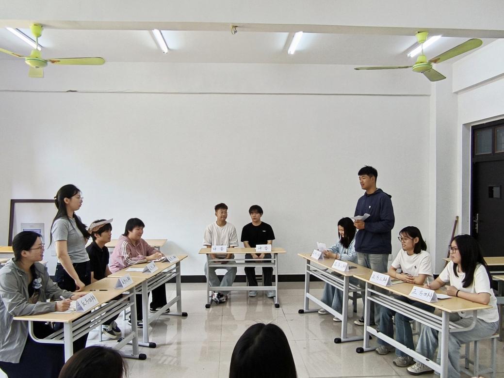 E:/MJY大学文件/汉本2304班/活动材料/月主题活动材料/权衡骑行利弊,共探校园通途/微信图片_20250528153138.jpg微信图片_20250528153138