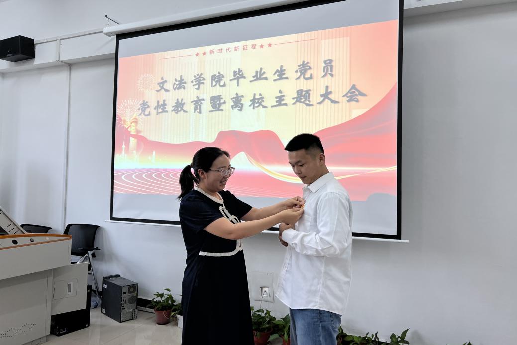 C:\Users\17673\Desktop\5ff08190a6101f3878837f0b716afce.jpg5ff08190a6101f3878837f0b716afce