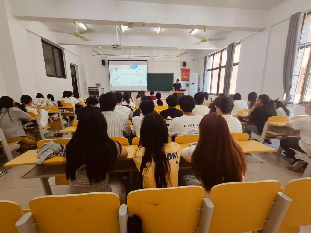 D:/工作/新闻、PPT/毕业生诚信感恩资助宣讲会/7319a8a889590e175cd7cb8ddcd0ce4.jpg7319a8a889590e175cd7cb8ddcd0ce4