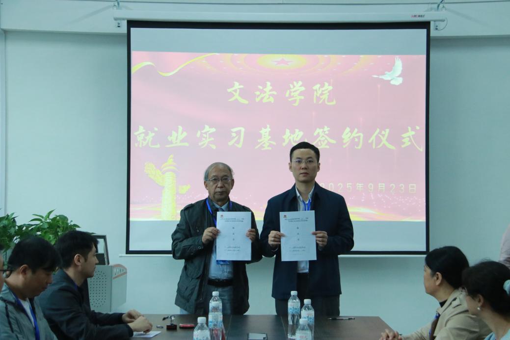 F:/毕业生宣讲会/2025年9月23日法学毕业生专场招聘会/签约现场1.JPG签约现场1