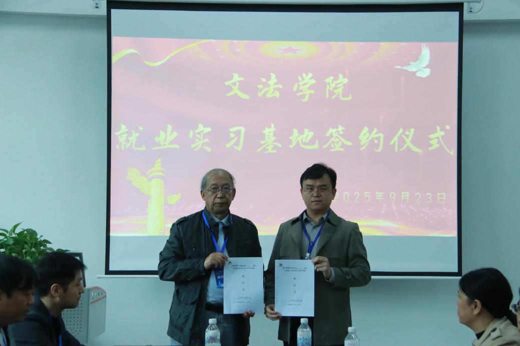 F:/毕业生宣讲会/2025年9月23日法学毕业生专场招聘会/签约现场.JPG签约现场