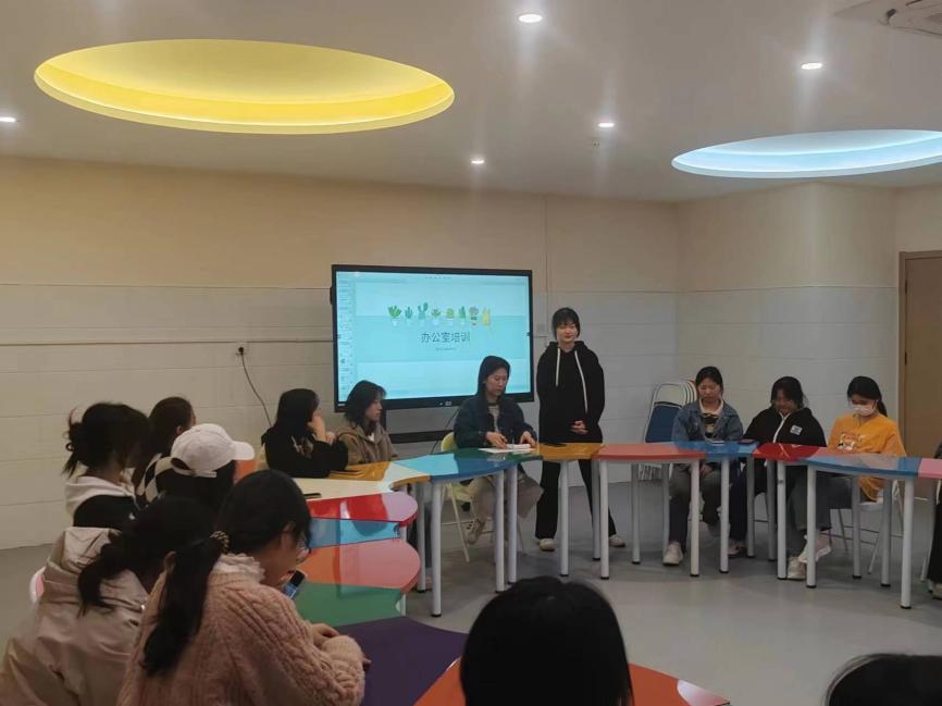 会议室里的人们

描述已自动生成